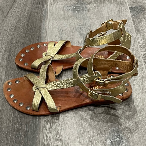 Matt Bernson metallic gold stud gladiator sandal-6 - Picture 3 of 11